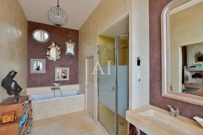 Image No.14-Propriété de 14 chambres à vendre à Bourges