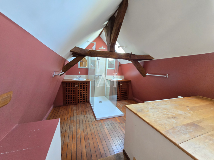 Image No.7-7 Bed House for sale