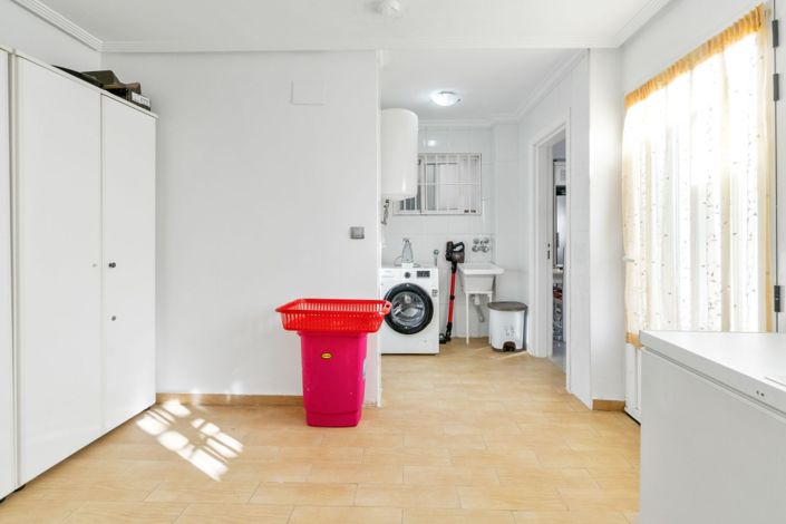 Image No.14-5 Bed Villa for sale