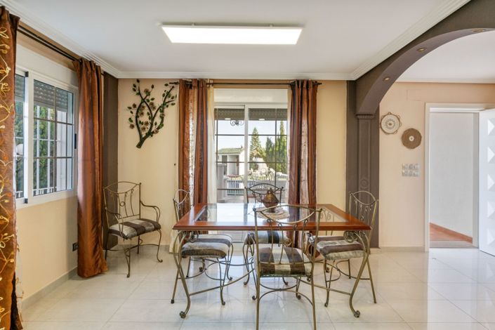 Image No.8-5 Bed Villa for sale