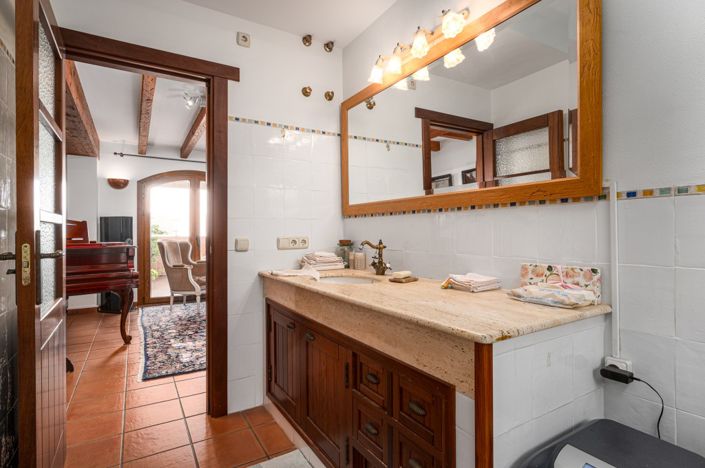 Image No.23-3 Bed Property for sale