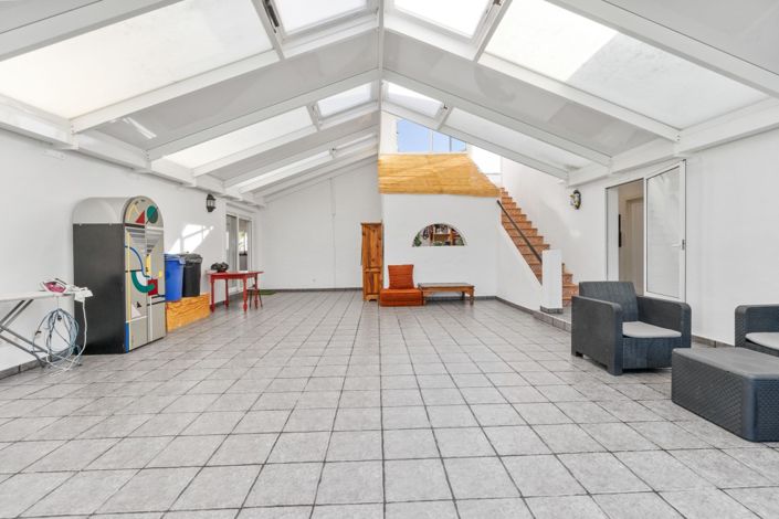 Image No.12-6 Bed Property for sale