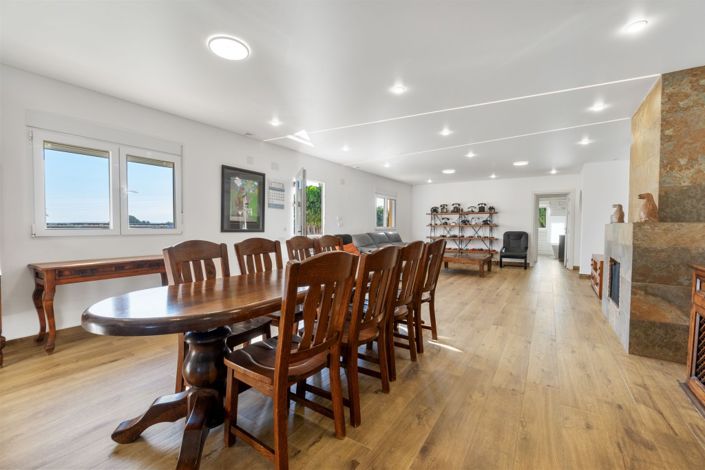 Image No.23-6 Bed Property for sale