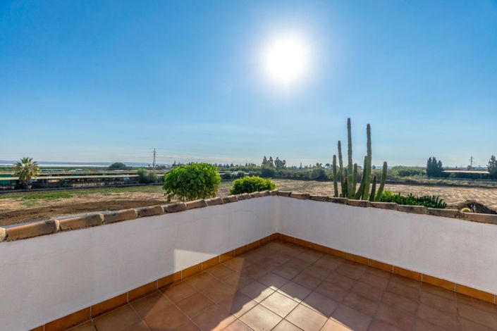 Image No.5-6 Bed Property for sale