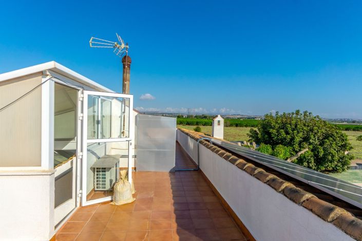 Image No.6-6 Bed Property for sale