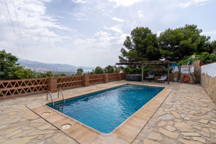 Image No.3-4 Bed Villa for sale