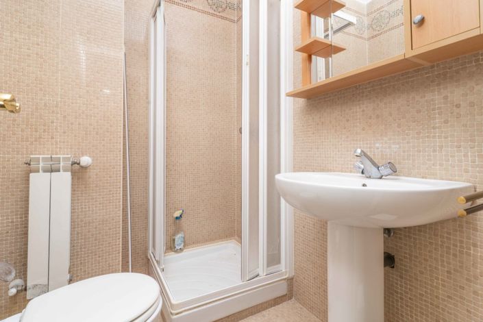 Image No.12-3 Bed Property for sale