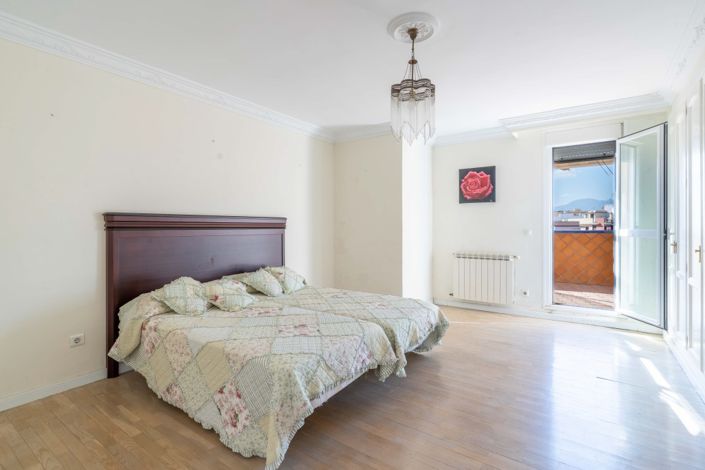 Image No.13-3 Bed Property for sale