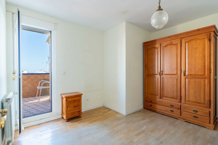 Image No.17-3 Bed Property for sale