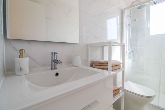 Image No.15-2 Bed Property for sale