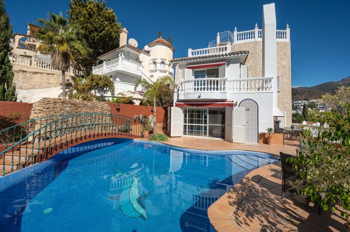 Image No.2-4 Bed Villa for sale