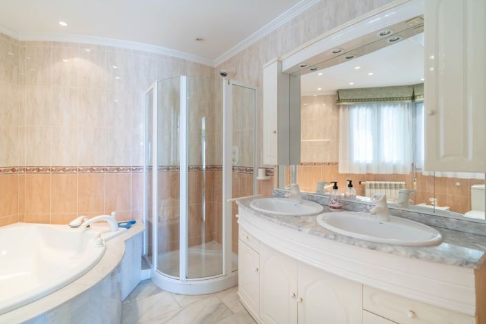 Image No.34-5 Bed Villa for sale