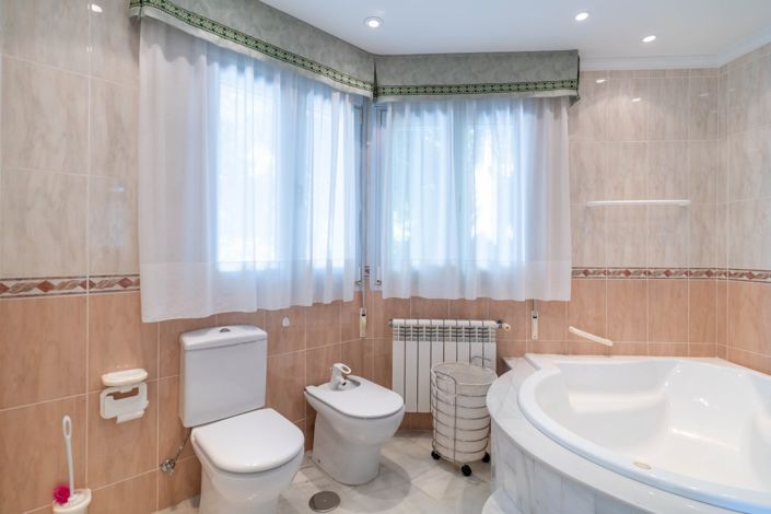 Image No.35-5 Bed Villa for sale