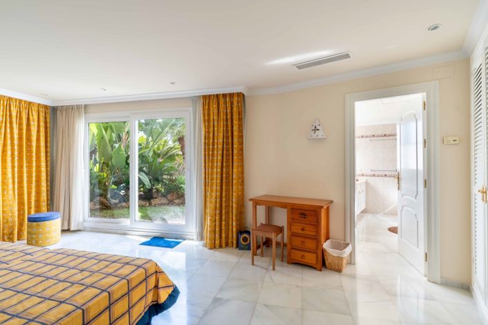 Image No.38-5 Bed Villa for sale