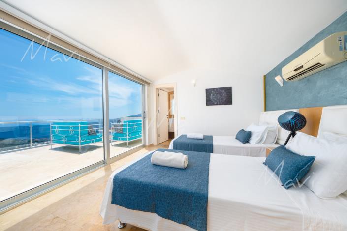 Image No.25-5 Bed Villa / Detached for sale