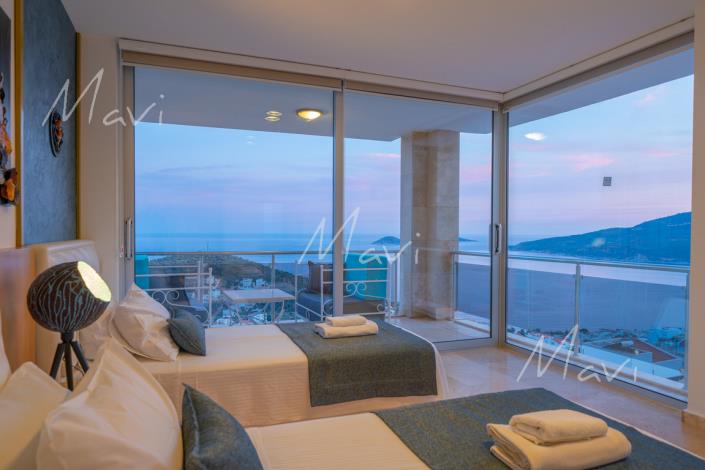 Image No.45-5 Bed Villa / Detached for sale