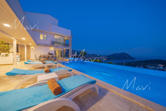 Image No.53-5 Bed Villa / Detached for sale