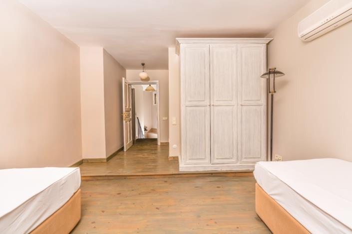 Image No.24-5 Bed Villa / Detached for sale