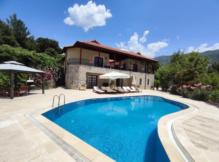 Image No.8-10 Bed Country Property for sale