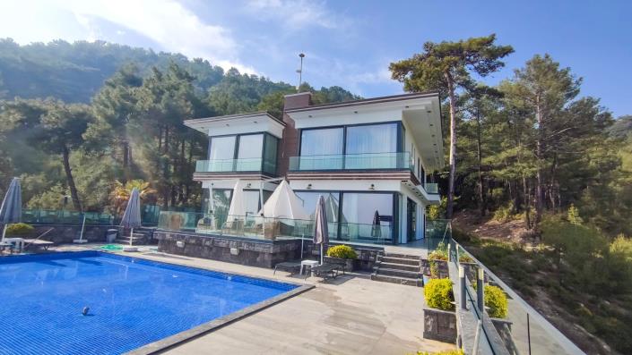 Image No.47-4 Bed Villa / Detached for sale