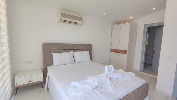 Image No.24-4 Bed Villa / Detached for sale