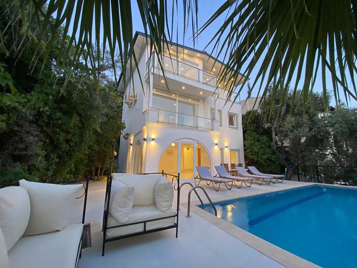 Image No.38-4 Bed Villa / Detached for sale