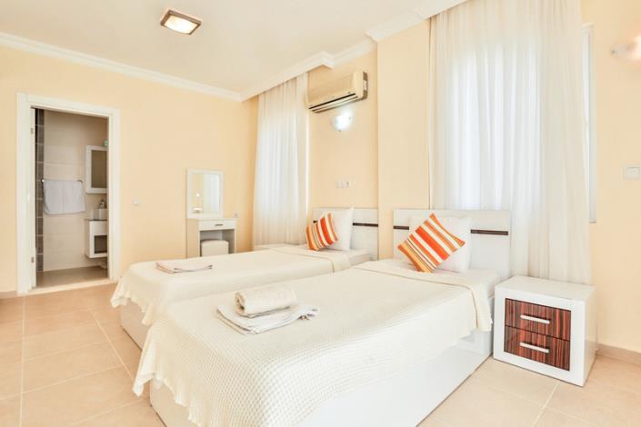 Image No.21-4 Bed Villa / Detached for sale