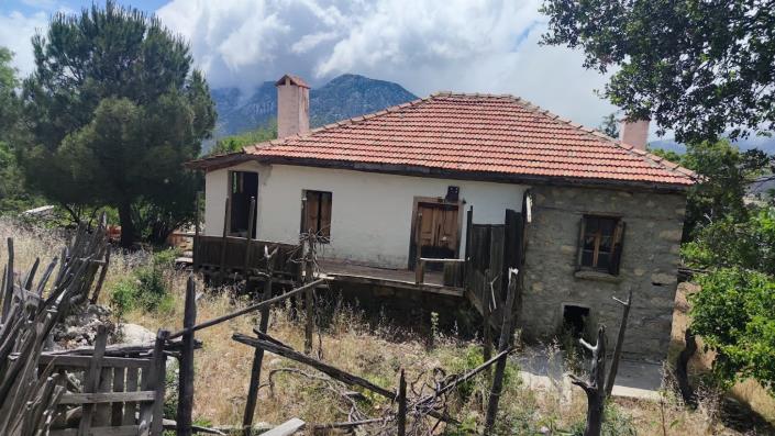 Image No.18-4 Bed Country Property for sale