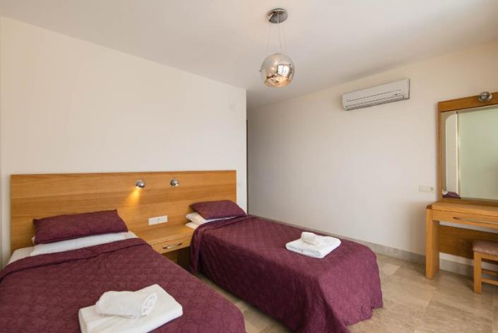 Image No.11-4 Bed Villa / Detached for sale