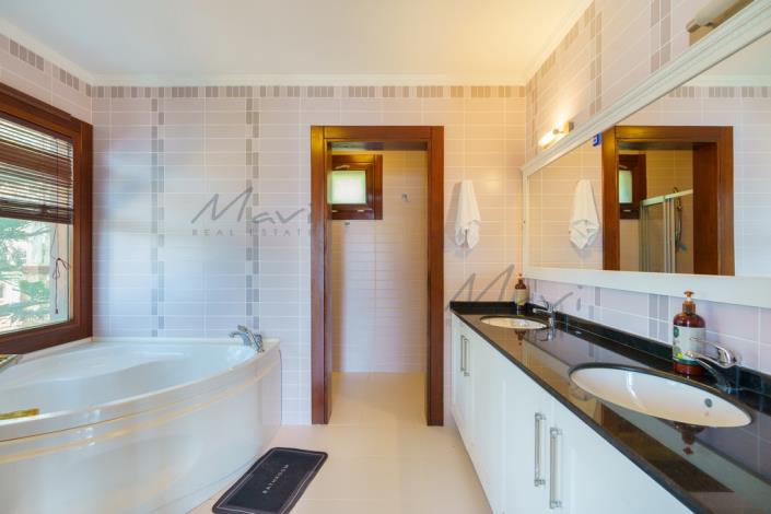 Image No.30-4 Bed Villa / Detached for sale