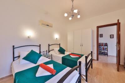 a2550d0a-0c12-410e-bbb7-491848917242