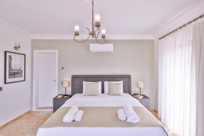 Image No.24-5 Bed Villa / Detached for sale