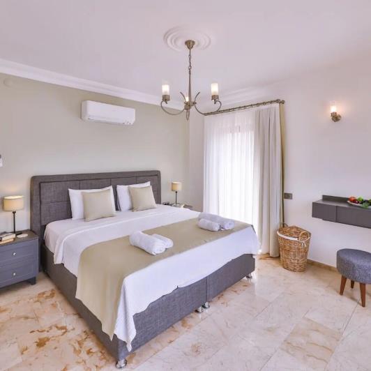 Image No.30-5 Bed Villa / Detached for sale