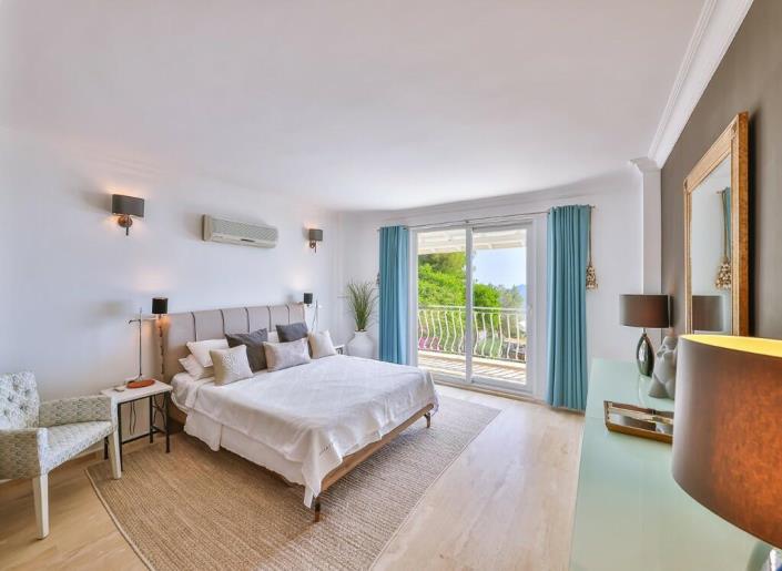 Image No.4-5 Bed Villa / Detached for sale