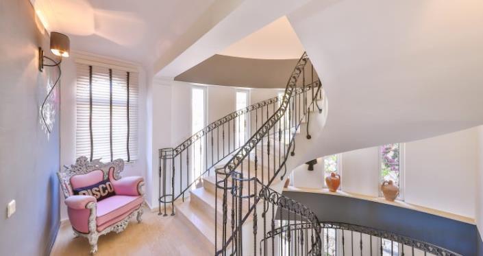 Image No.35-5 Bed Villa / Detached for sale