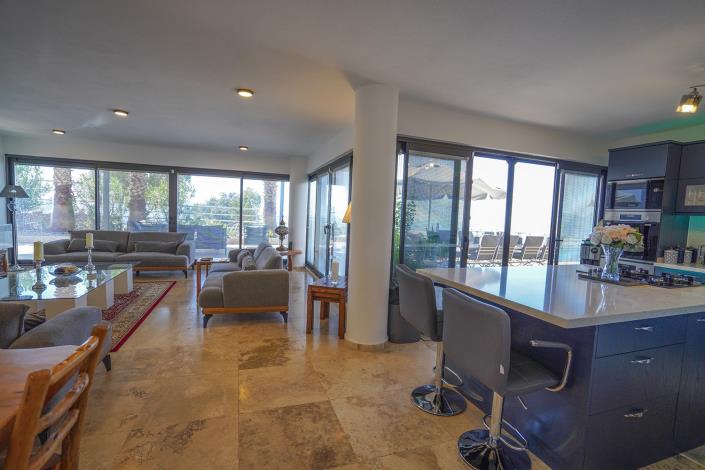 Image No.17-4 Bed Villa / Detached for sale