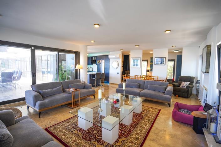 Image No.18-4 Bed Villa / Detached for sale