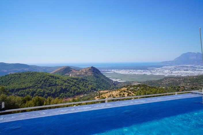 Image No.28-4 Bed Villa / Detached for sale