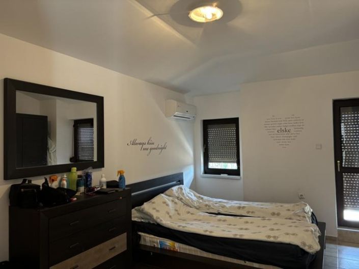 Image No.5-3 Bed Property for sale