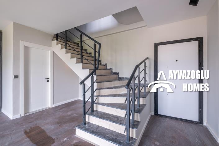 Image No.18-4 Bed Duplex for sale