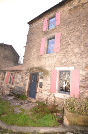 1281bifrontofthehouse