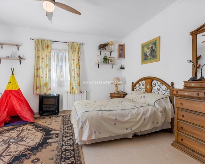 Image No.19-4 Bed Villa for sale