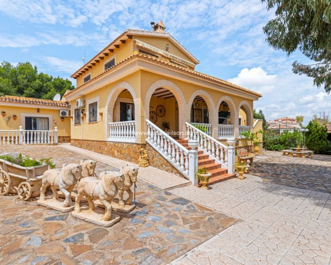 Image No.2-4 Bed Villa for sale