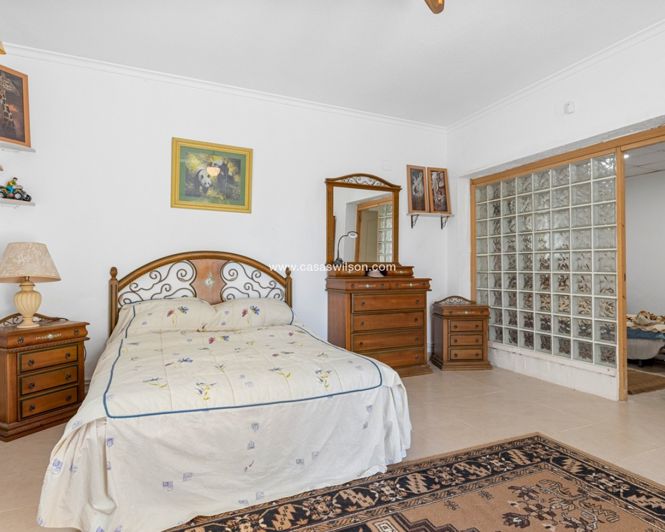 Image No.20-4 Bed Villa for sale