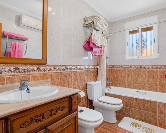 Image No.25-4 Bed Villa for sale