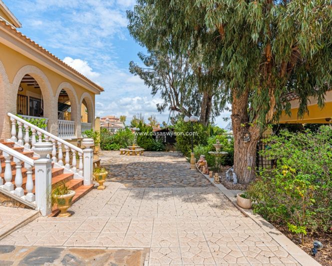 Image No.4-4 Bed Villa for sale