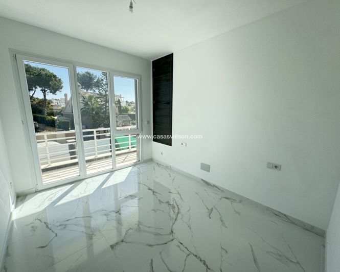 Image No.14-4 Bed Villa for sale