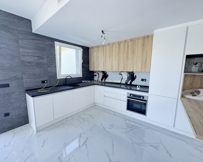 Image No.7-4 Bed Villa for sale