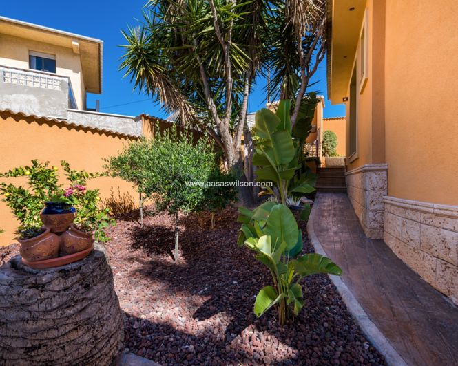 Image No.32-4 Bed Villa for sale