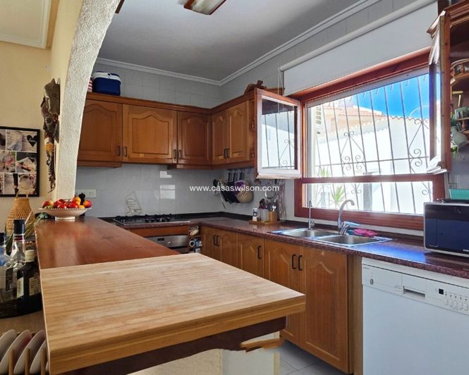 Image No.25-4 Bed Villa for sale